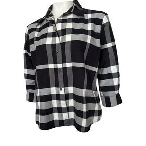 *Rare* Burberry 3/4 sleeve navy blue plaid shirt - gorgeous